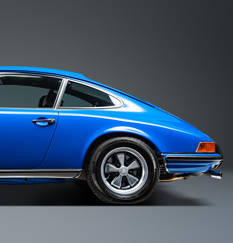 Hinterer Bereich des blauen Porsche 911 (Ur-Elfer) von der Fahrerseite aus